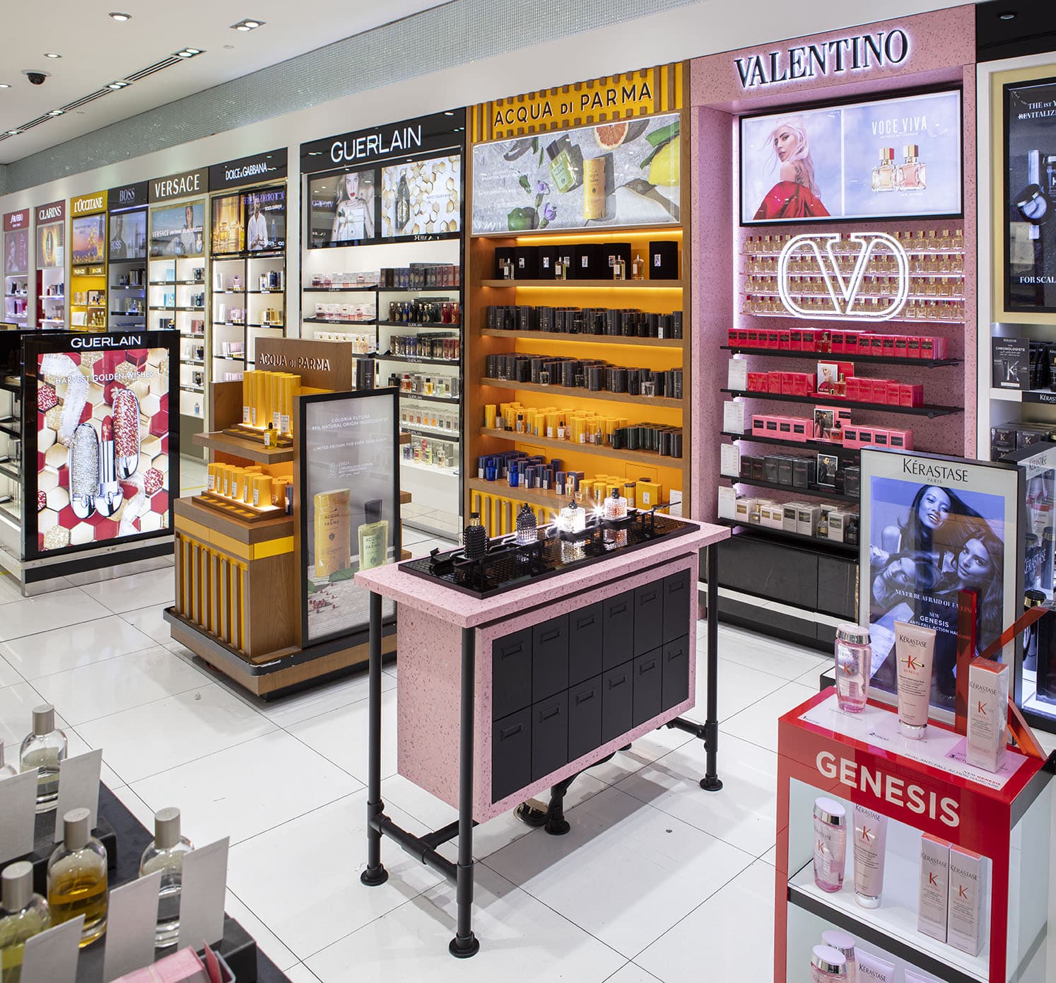 Valentino Shop Dubai Airport CBU5 von MOprojects Ladenbau