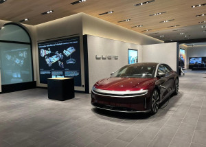 Innenausbau Lucid Car showroom München
