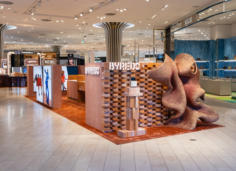 Byredo Pop Up Store mit aufwändigem Aufbau aus Ziegelsteinen