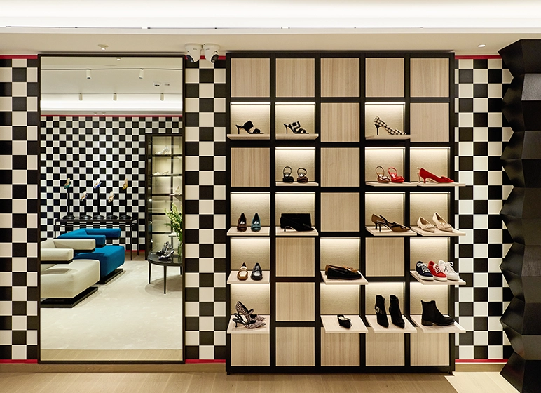 Backwall zur Präsentation von Luxus Schuhen in der Manolo Blahnik Boutique in Milan